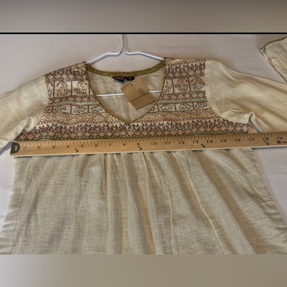 Women’s Small Linen Tunic Handmade In Bangladesh. Natural Color w/ Embroidery - Picture 3 of 8